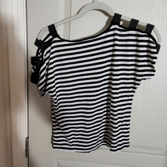 Coii Striped Cold Shoulder Cropped Tee - Picture 4 of 5